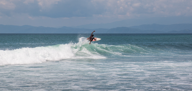 Costa Rica: Drinking by Night, Surfing by Day